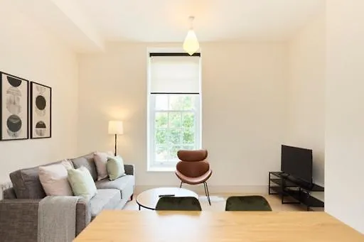 The East London Mile Crib - Bright 2Bdr Flat Apartment 0*,  United Kingdom